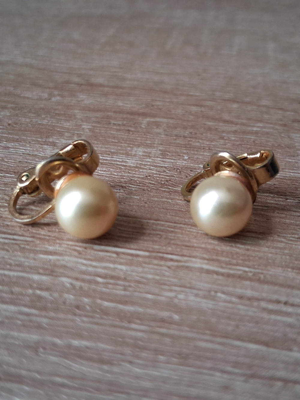 Vintage Classic Gold Pearl Clip-On Earrings - Elegant Pearls